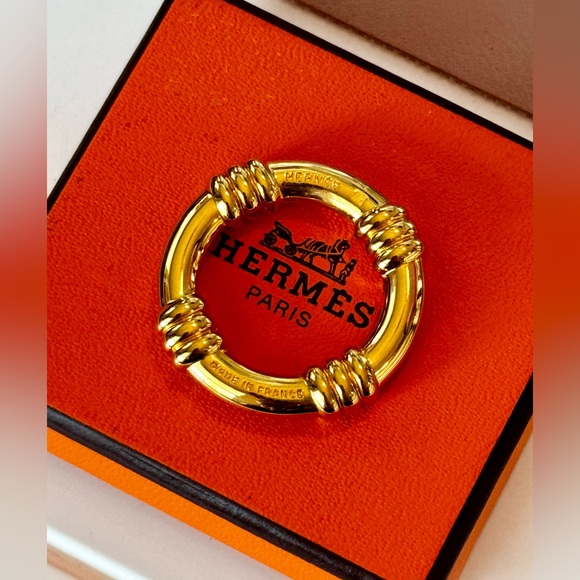 HERMรS Bout Gold Plated Women's Scarf
Ring Like New - Picture 4 of 5